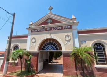 Coroa de Flores Cemitério Municipal de Tanabi