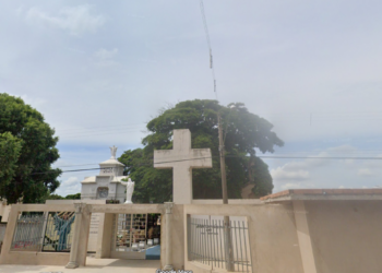 Coroa de Flores de Cemitério Municipal de Taquaritinga