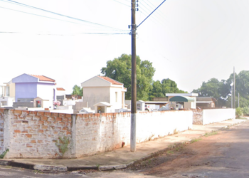 Coroa de Flores Cemitério Municipal de Tarabai